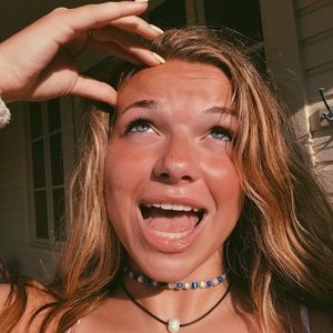 Meet your Posher, Caroline